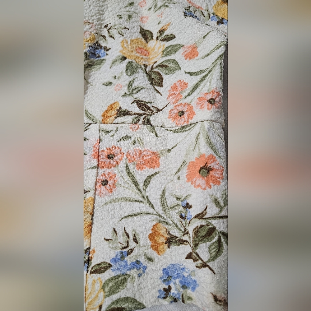 NWT Floral Cropped Puff Short Sleeve Top-Color- Natural/floral- Juniors Large - Picture 3 of 11